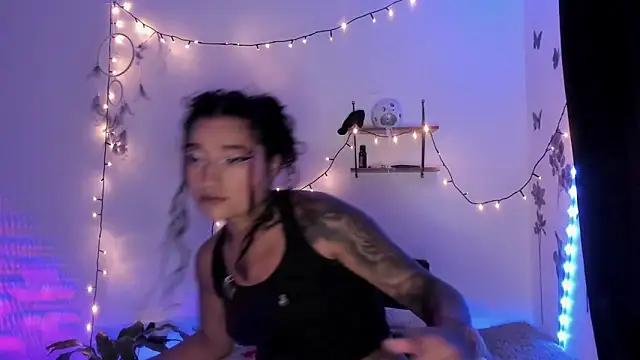 Eva Lee  online show from March 6, 2025, 7:25 am