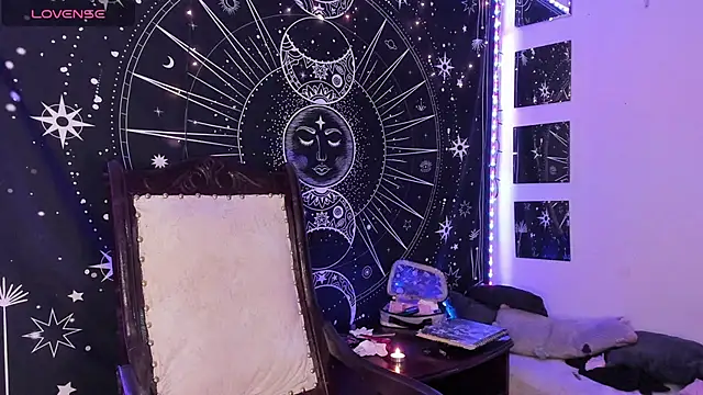 Eva Lee  online show from October 4, 2025, 9:18 am