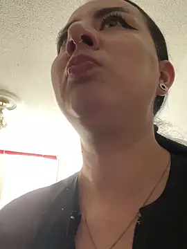 Abril Luv online show from September 16, 2025, 1:01 pm