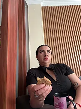 Abril Luv online show from April 1, 2026, 1:01 pm