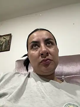 Abril Luv online show from April 3, 2026, 1:47 am