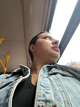 Snapshot of Abril_Luv chatting on June 18, 2026, 12:09 pm Abril Luv online show from June 18, 2026, 12:09 pm