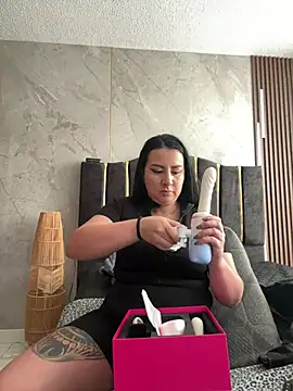 Snapshot of Abril_Luv chatting on July 13, 2026, 1:03 pm Abril Luv online show from July 13, 2026, 1:03 pm