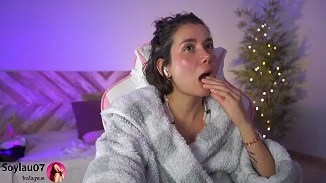 Snapshot of imjess01 chatting on December 6, 2024, 2:35 am imjess01 online show from December 6, 2024, 2:35 am