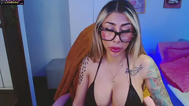 Martina Dash online show from March 20, 2025, 12:30 am