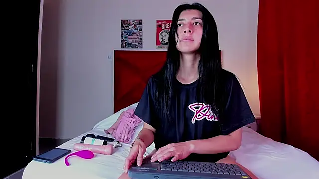 EmmaWilliamss online show from February 5, 2025, 5:09 pm