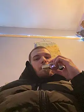 Snapshot of Z1uk chatting on December 11, 2024, 5:59 pm Z1uk online show from December 11, 2024, 5:59 pm