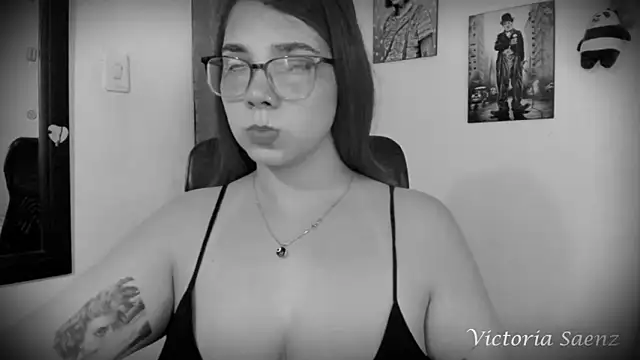 victoriaasaenz  online show from February 13, 2025, 12:57 am
