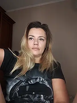 KrissSexi online show from October 17, 2025, 5:43 am