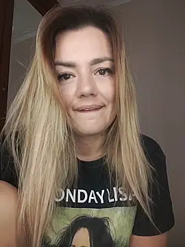 KrissSexi online show from November 4, 2025, 8:35 am