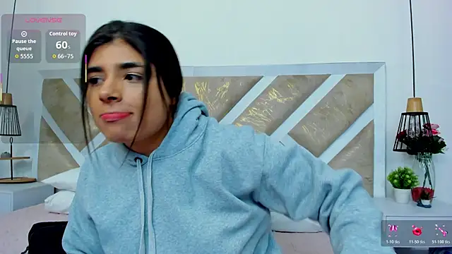 ZiaCalifa online show from March 3, 2026, 10:54 am