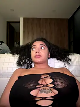 Mariecurl online show from December 6, 2024, 4:38 pm