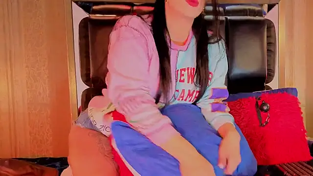 MishaKinki online show from November 10, 2025, 7:13 pm