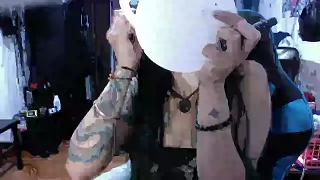 AngelaQueen  online show from December 16, 2025, 4:45 pm