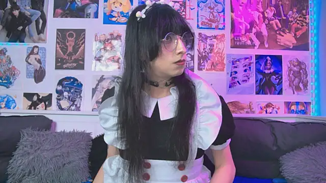 snowblack  online show from September 13, 2025, 2:06 pm