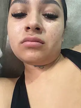 LunaBaker-1 online show from November 14, 2025, 6:17 pm