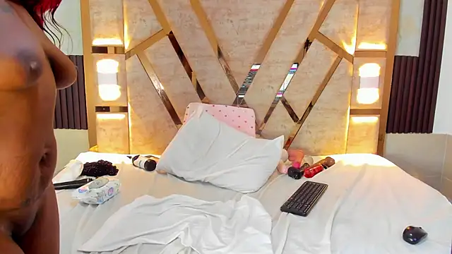 Athenea Mills online show from March 18, 2025, 6:37 pm