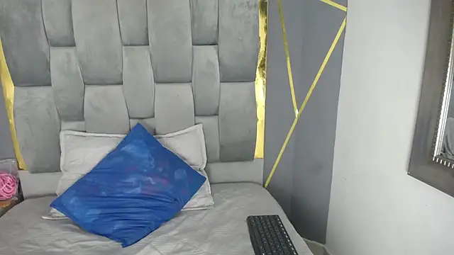 SalommeeT online show from February 7, 2025, 1:04 am