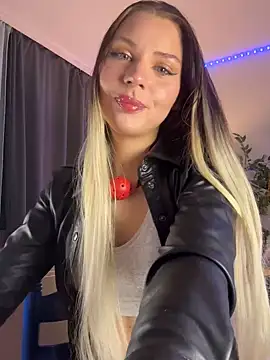 Snapshot of KittyKatyDream chatting on January 8, 2025, 4:44 pm KittyKatyDream online show from January 8, 2025, 4:44 pm