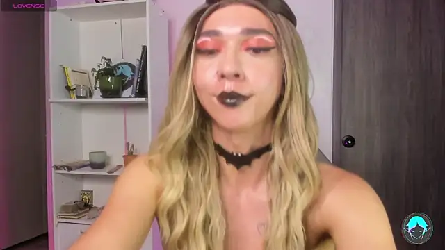 sofi elfqueen online show from February 19, 2025, 2:55 am