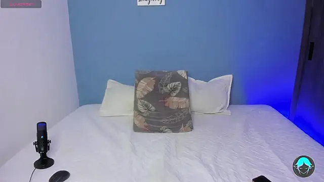 sofi elfqueen online show from March 14, 2025, 3:48 am