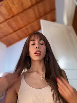 lauravasquez online show from April 30, 2026, 4:02 pm