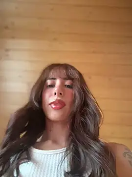 lauravasquez online show from June 10, 2026, 8:57 am