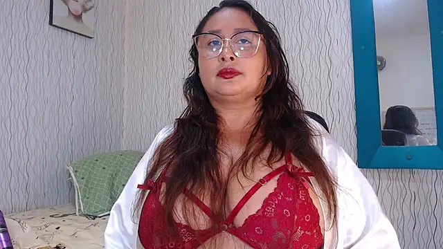 NadiaWhite online show from February 22, 2025, 6:52 pm