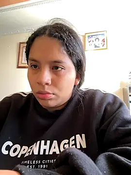 Snapshot of moncerrat_luna chatting on October 16, 2025, 10:11 pm moncerrat luna online show from October 16, 2025, 10:11 pm