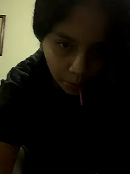 moncerrat luna online show from November 4, 2025, 2:10 am