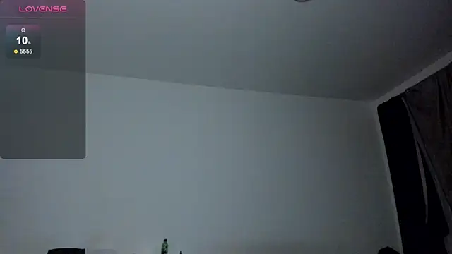 Snapshot of KitsuneRem chatting on October 1, 2025, 7:42 pm KitsuneRem online show from October 1, 2025, 7:42 pm