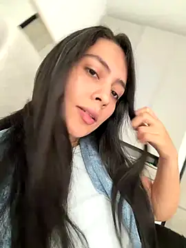 Sophie  Foxxx online show from November 17, 2025, 6:35 pm