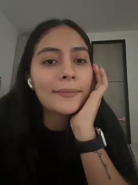 Sophie  Foxxx online show from April 15, 2026, 9:48 pm