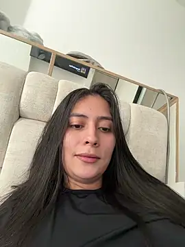 Sophie  Foxxx online show from April 17, 2026, 9:18 pm