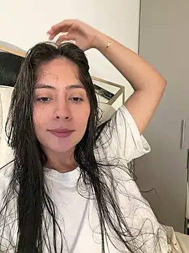 Snapshot of Sophie__Foxxx chatting on April 21, 2026, 4:01 pm Sophie Foxxx online show from April 21, 2026, 4:01 pm