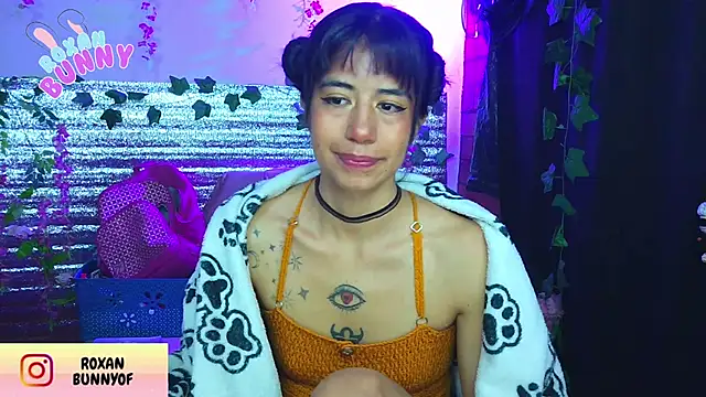 Snapshot of Roxanbunny1 chatting on February 7, 2026, 7:45 am Roxanbunny1 online show from February 7, 2026, 7:45 am