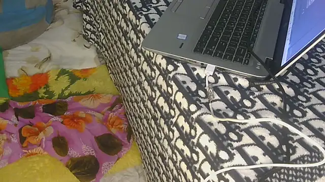 Snapshot of Pretty_hazel chatting on March 23, 2026, 4:27 am Pretty hazel online show from March 23, 2026, 4:27 am