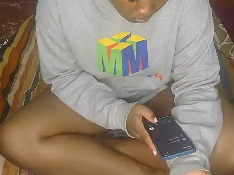 Snapshot of Pretty_hazel chatting on April 13, 2026, 3:12 am Pretty hazel online show from April 13, 2026, 3:12 am