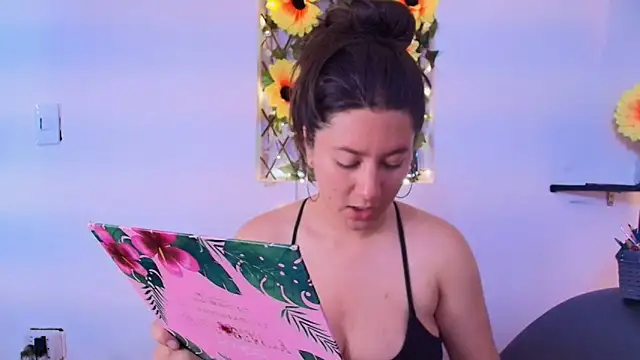 kisstarxxx online show from April 27, 2026, 9:24 pm