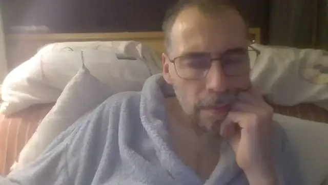 ptitcanard60600 online show from October 8, 2025, 9:34 pm