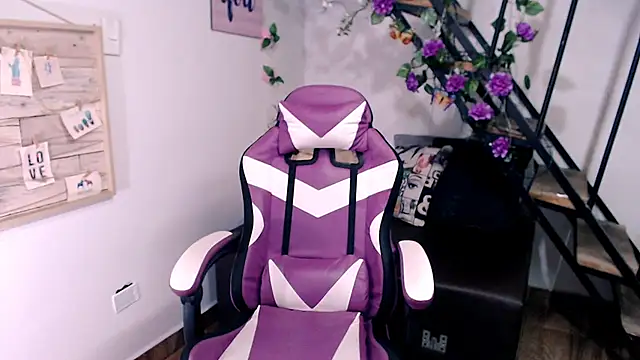 samantha baby  online show from April 12, 2026, 4:56 pm