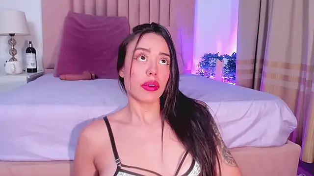 NoraDasilva online show from January 12, 2025, 4:00 am