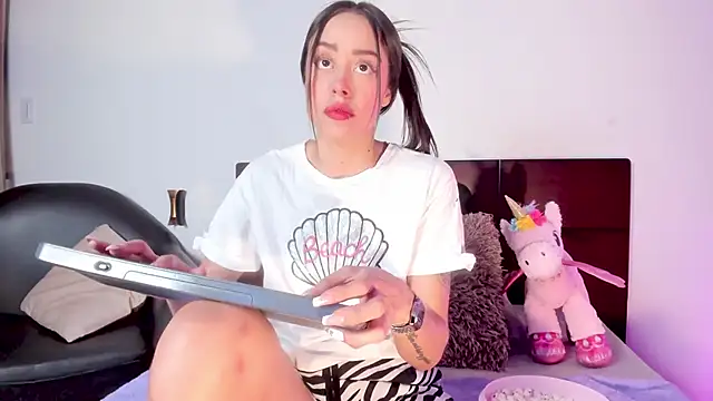 NoraDasilva online show from January 19, 2025, 12:28 am