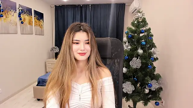 AnneTLi online show from December 30, 2024, 6:42 am