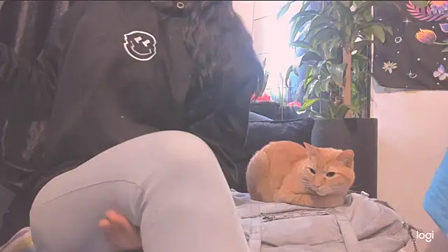 MYFAVOURITESTRAGER online show from October 21, 2025, 4:19 pm