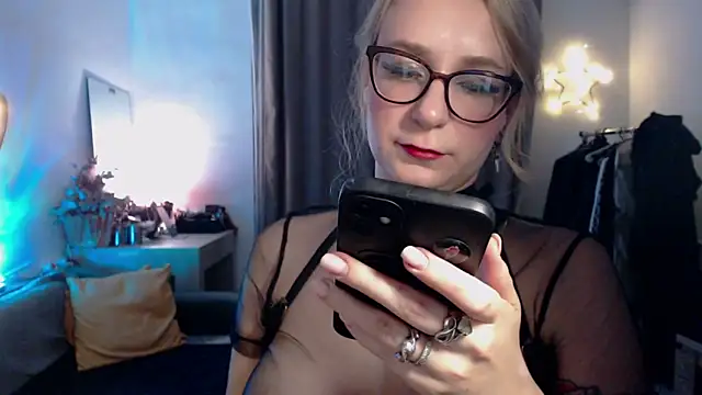 welliza online show from October 4, 2025, 11:03 pm