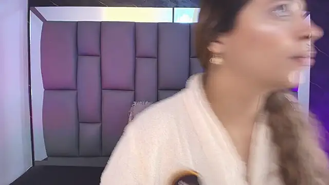  MiaBrown  online show from February 5, 2026, 12:10 pm