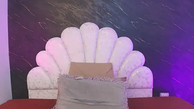  MiaBrown  online show from April 9, 2026, 12:10 pm