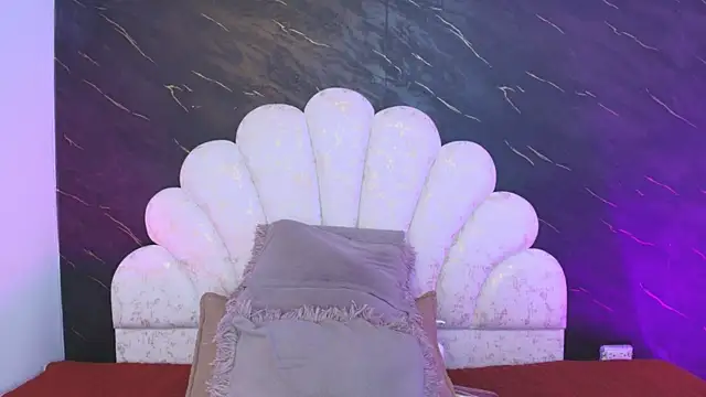  MiaBrown  online show from June 6, 2026, 12:10 pm