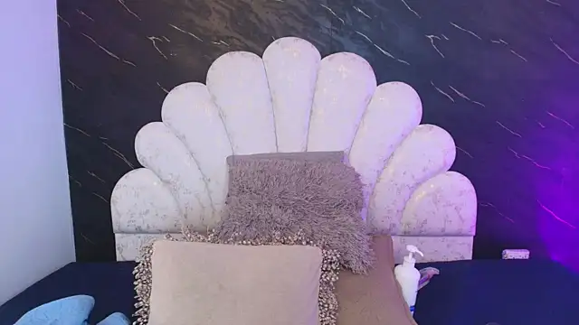  MiaBrown  online show from July 21, 2026, 12:07 pm